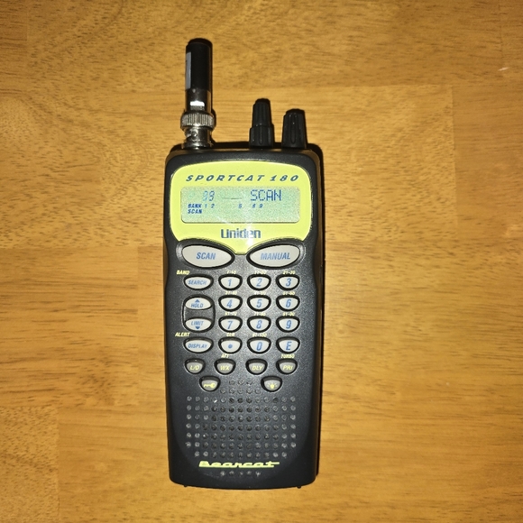Uniden Bearcat Sportcat 180 Scanner - Picture 2 of 6